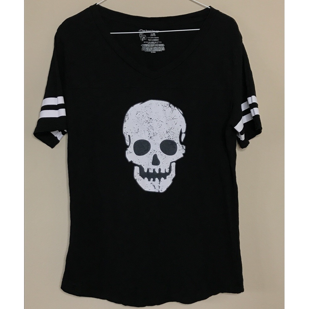 No Boundaries Graphic Skull Tee T-Shirt.